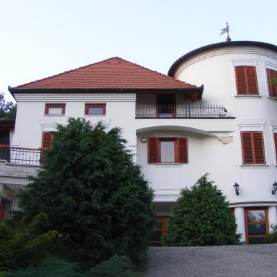 Bajusz-ház