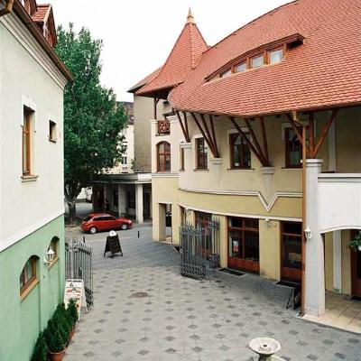 Templom-tér rendezése