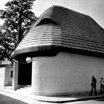 Szolgáltatóház