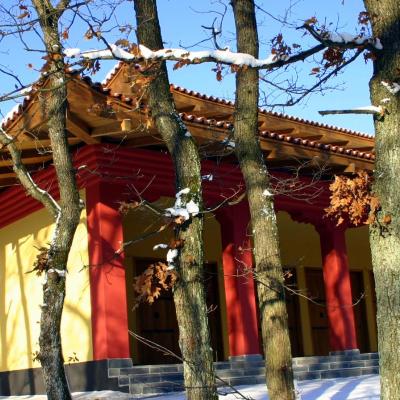 Buddhista meditációs központ és látogatóház